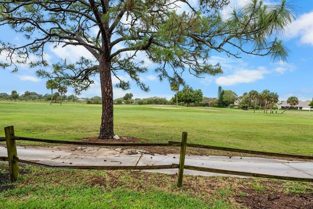 7894 SE Saratoga Drive E, Hobe Sound, FL 33455