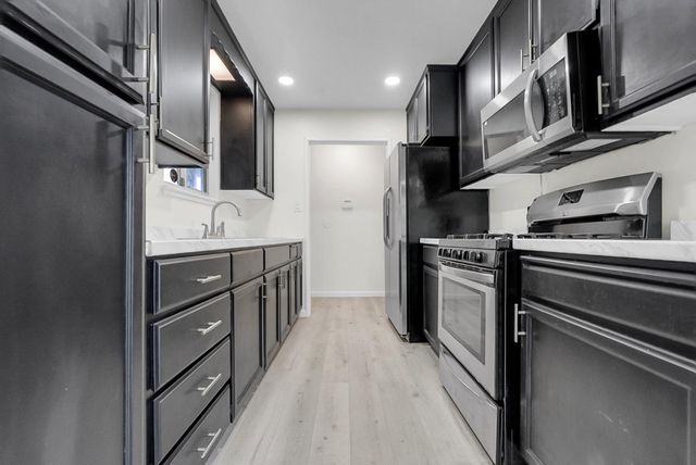 2124 Pock Ln, Stockton, CA 95205