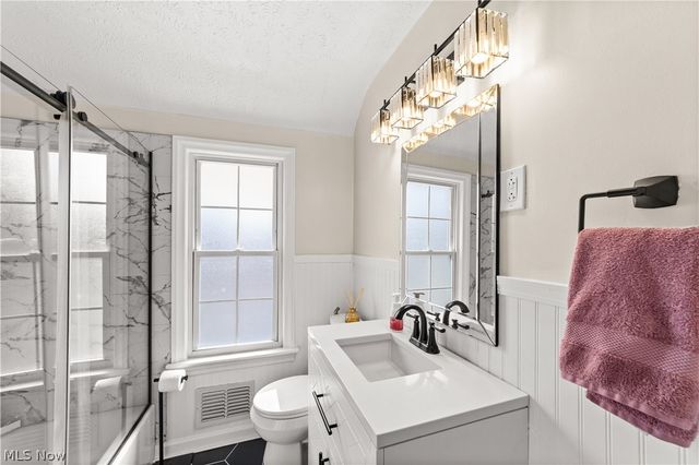 17912 Lomond Boulevard, Shaker Heights, OH 44122