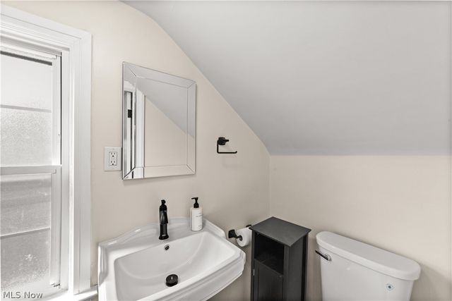 17912 Lomond Boulevard, Shaker Heights, OH 44122