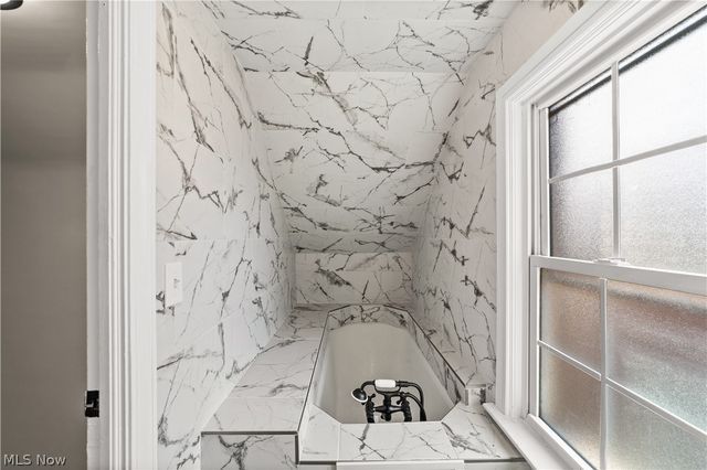 17912 Lomond Boulevard, Shaker Heights, OH 44122