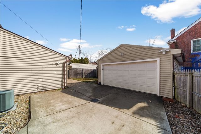 17912 Lomond Boulevard, Shaker Heights, OH 44122