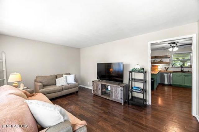 3025 Meadowview Drive, Kingston, TN 37763