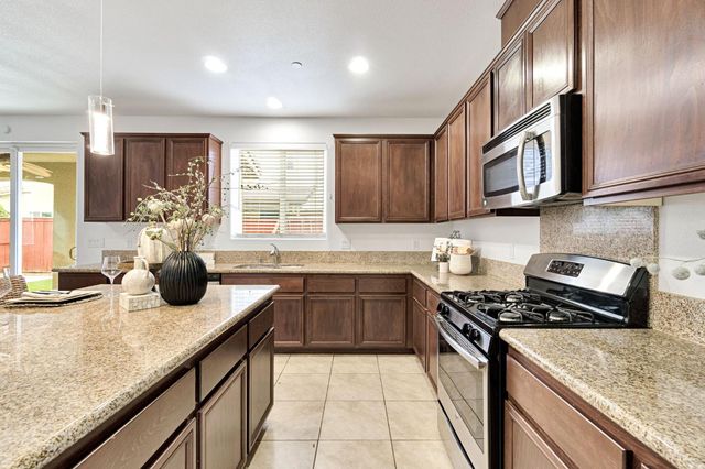 1776 Whiteash Avenue, Clovis, CA 93619