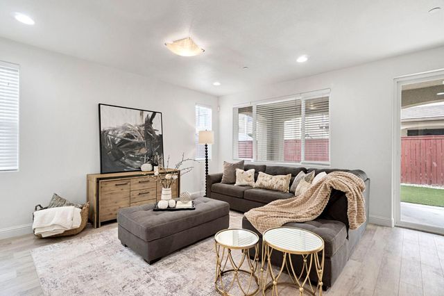 1776 Whiteash Avenue, Clovis, CA 93619