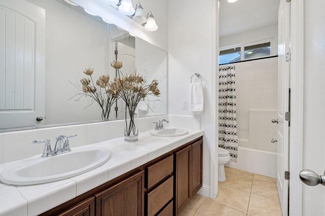 1776 Whiteash Avenue, Clovis, CA 93619