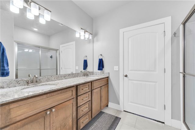 912 Hickory Meadows Avenue, Tontitown, AR 72762