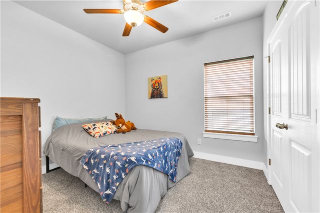 912 Hickory Meadows Avenue, Tontitown, AR 72762