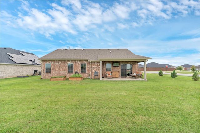 912 Hickory Meadows Avenue, Tontitown, AR 72762