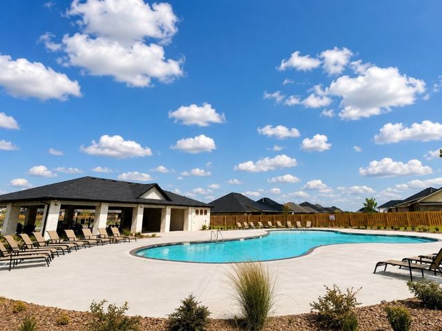 912 Hickory Meadows Avenue, Tontitown, AR 72762