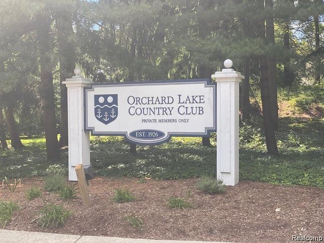 5716 Evergreen Avenue, Orchard Lake, MI 48324