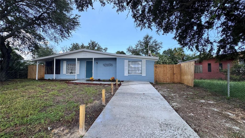Image 1 of property listing at 8315 LIBBY LANE, Tampa, FL 33619