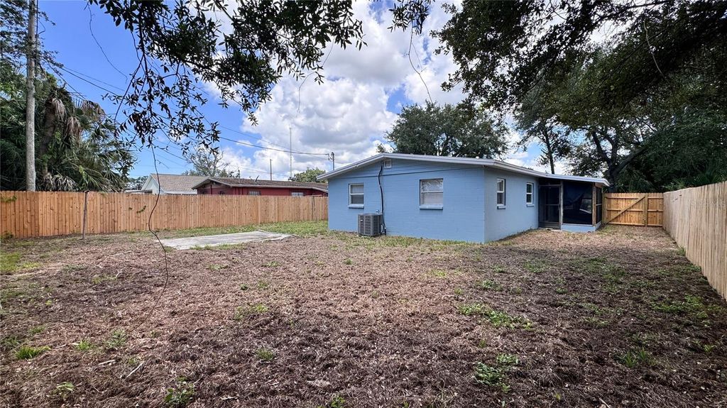 Image 22 of property listing at 8315 LIBBY LANE, Tampa, FL 33619