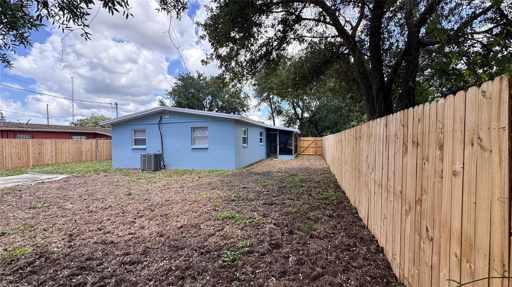 Image 23 of property listing at 8315 LIBBY LANE, Tampa, FL 33619