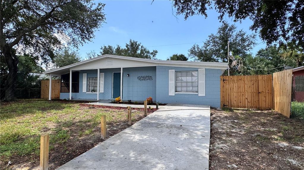 Image 24 of property listing at 8315 LIBBY LANE, Tampa, FL 33619