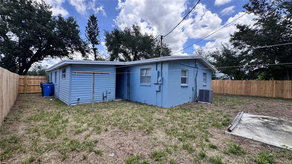 Image 26 of property listing at 8315 LIBBY LANE, Tampa, FL 33619