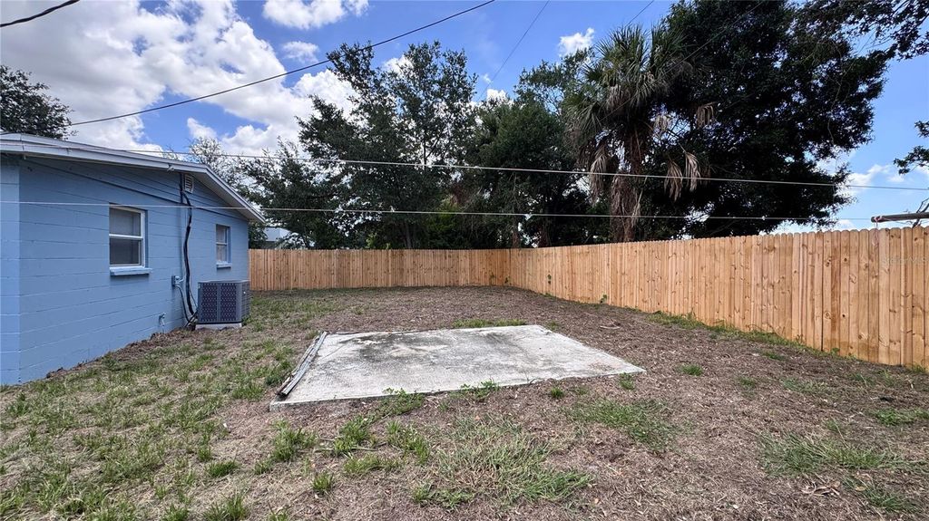 Image 27 of property listing at 8315 LIBBY LANE, Tampa, FL 33619