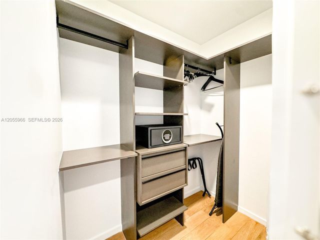 398 NE 5th Street 2007, Miami, FL 33132
