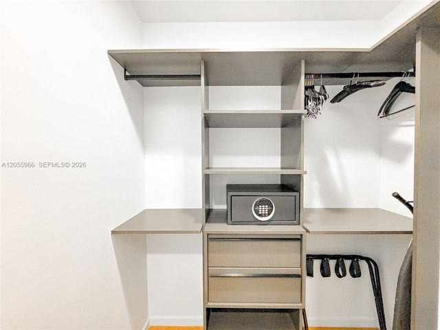 398 NE 5th Street 2007, Miami, FL 33132