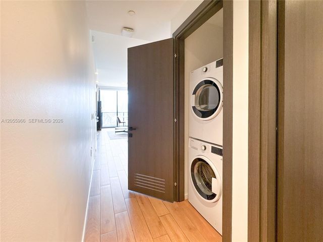 398 NE 5th Street 2007, Miami, FL 33132