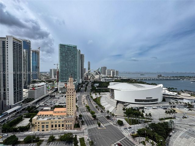 398 NE 5th Street 2007, Miami, FL 33132
