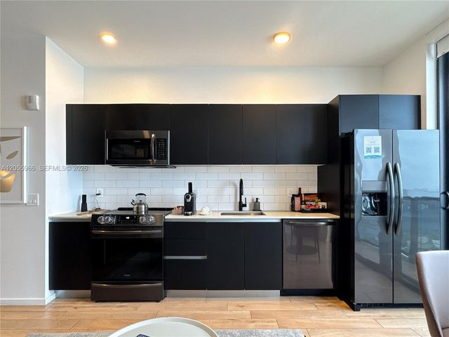 398 NE 5th Street 2007, Miami, FL 33132