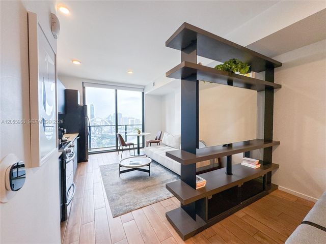 398 NE 5th Street 2007, Miami, FL 33132