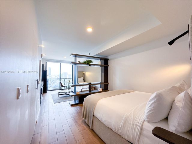398 NE 5th Street 2007, Miami, FL 33132