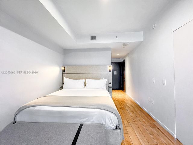 398 NE 5th Street 2007, Miami, FL 33132