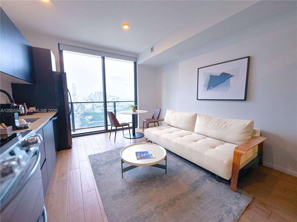 398 NE 5th Street 2007, Miami, FL 33132