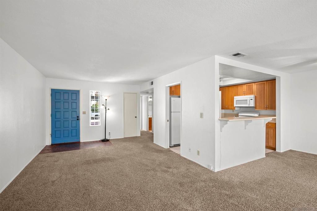 Image 12 of property listing at 6972 Camino Amero, San Diego, CA 92111