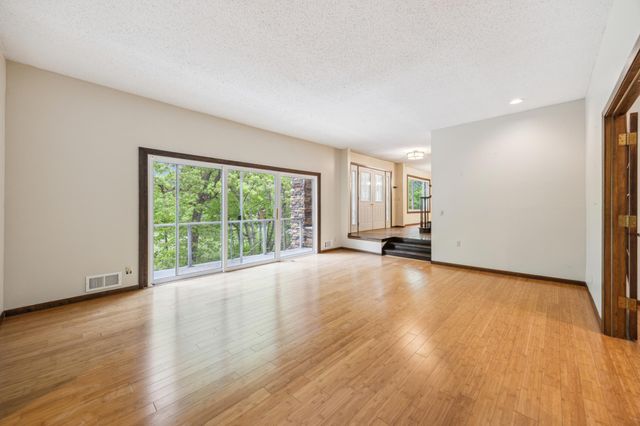 21 Red Fox Road, North Oaks, MN 55127