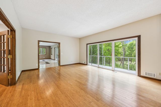 21 Red Fox Road, North Oaks, MN 55127