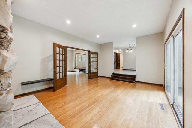 21 Red Fox Road, North Oaks, MN 55127