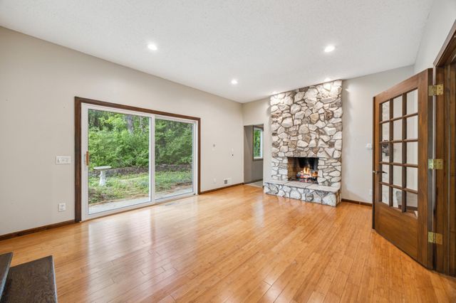 21 Red Fox Road, North Oaks, MN 55127