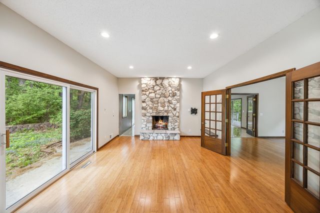 21 Red Fox Road, North Oaks, MN 55127