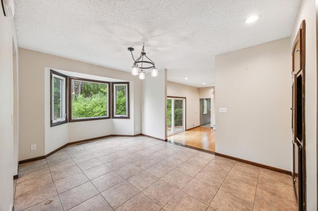 21 Red Fox Road, North Oaks, MN 55127