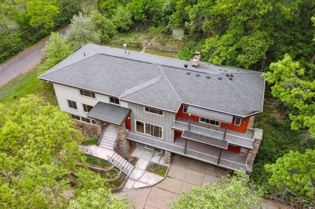 21 Red Fox Road, North Oaks, MN 55127