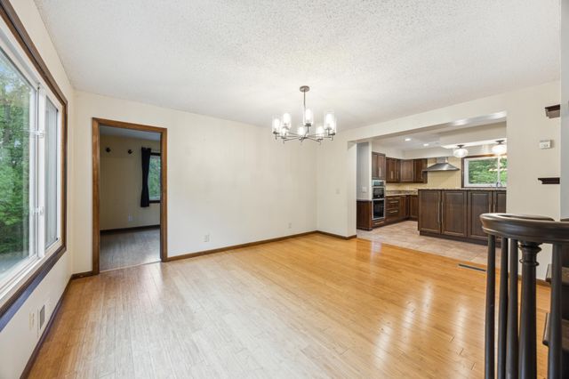 21 Red Fox Road, North Oaks, MN 55127