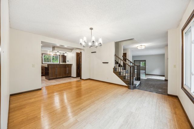 21 Red Fox Road, North Oaks, MN 55127