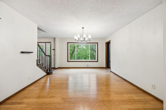 21 Red Fox Road, North Oaks, MN 55127