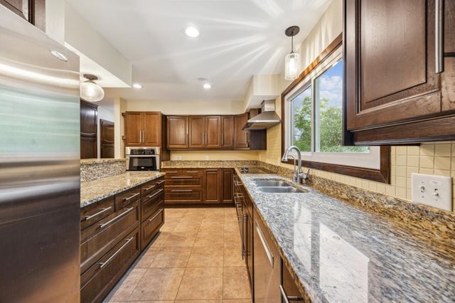 21 Red Fox Road, North Oaks, MN 55127