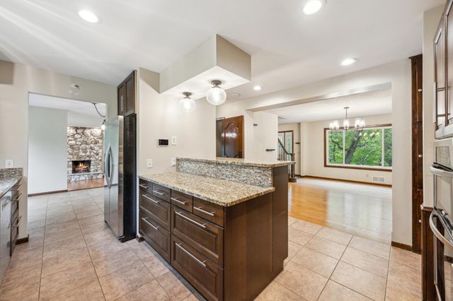 21 Red Fox Road, North Oaks, MN 55127