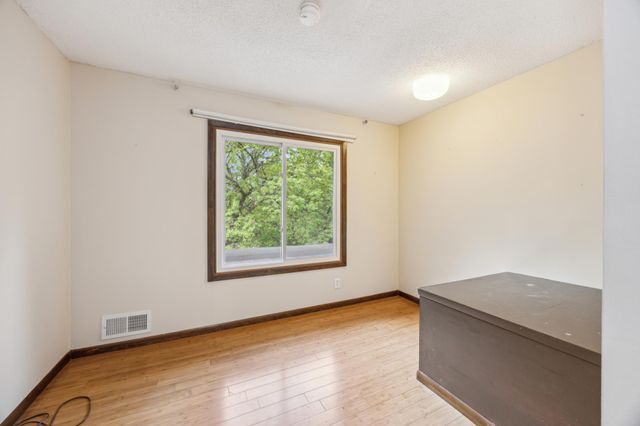 21 Red Fox Road, North Oaks, MN 55127