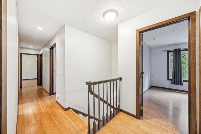 21 Red Fox Road, North Oaks, MN 55127