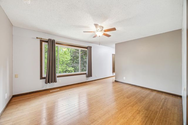 21 Red Fox Road, North Oaks, MN 55127