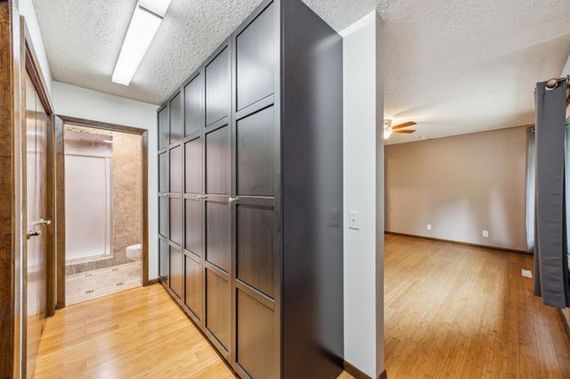 21 Red Fox Road, North Oaks, MN 55127