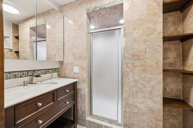 21 Red Fox Road, North Oaks, MN 55127