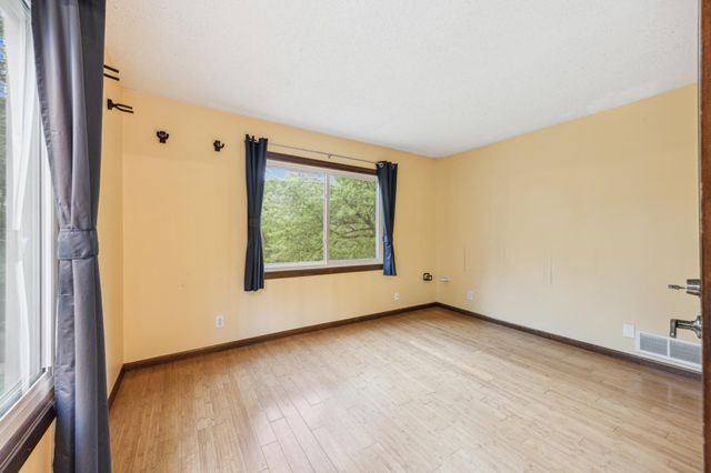 21 Red Fox Road, North Oaks, MN 55127