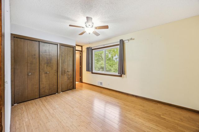 21 Red Fox Road, North Oaks, MN 55127